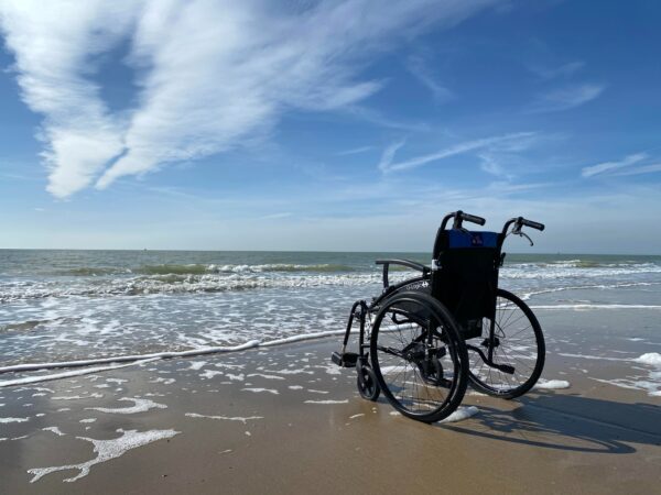 Wózki inwalidzkie używane: ekonomiczne i funkcjonalne rozwiązanie dla osób z mobilnością ograniczoną