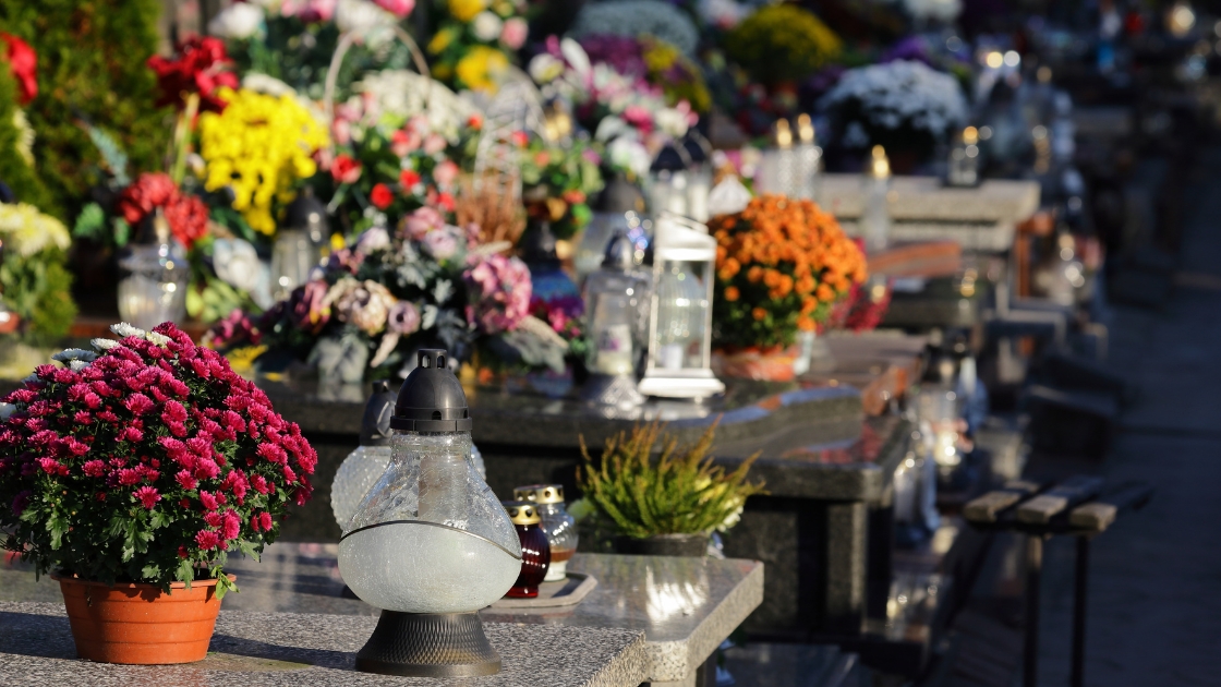 Znicze ledowe – czym równią się od tradycyjnych wkładów woskowych?