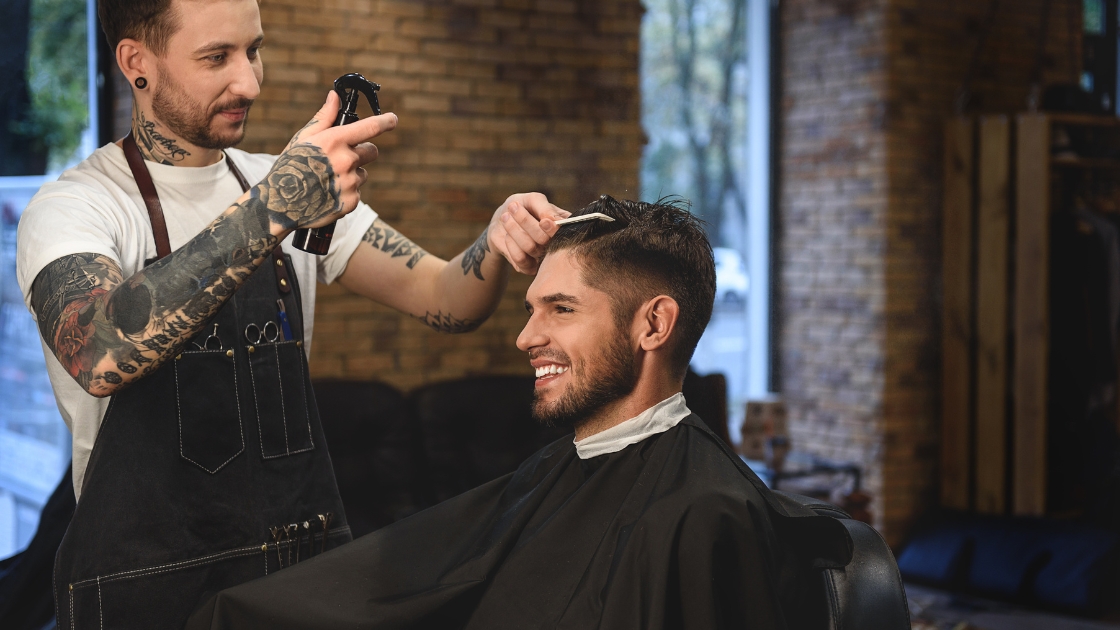 Fotel fryzjerski: Kluczowy element nowoczesnego salonu fryzjerskiego