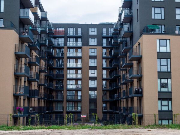 Jak sztuka i architektura inspirują nowoczesne budownictwo modułowe – Efektywność, estetyka i zrównoważony rozwój w jednym projekcie